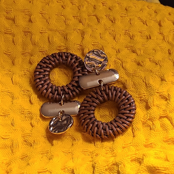 BASKET WEAVE EARRINGS! - Picture 4 of 4